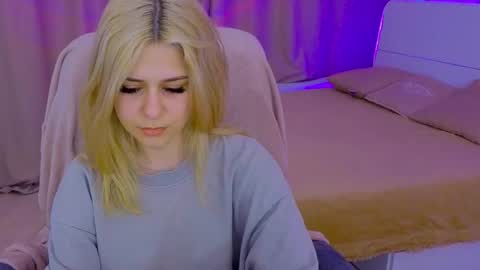 Snapshot of apheliastar chatting on 03/16/26, 04:11 ApheliaStar online show from 03/16/26, 04:11