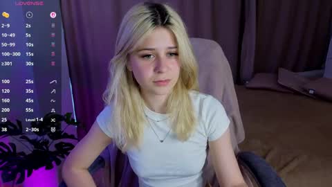 Snapshot of apheliastar chatting on 05/11/26, 04:04 ApheliaStar online show from 05/11/26, 04:04