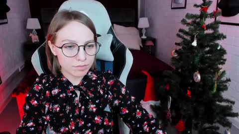 Snapshot of aphexqueen chatting on 12/03/24, 04:17 APHEX QUEEN online show from 12/03/24, 04:17