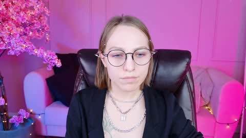 Snapshot of aphexqueen chatting on 12/13/24, 01:22 APHEX QUEEN online show from 12/13/24, 01:22