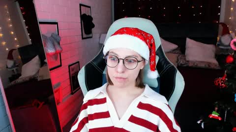 Snapshot of aphexqueen chatting on 12/17/24, 01:27 APHEX QUEEN online show from 12/17/24, 01:27