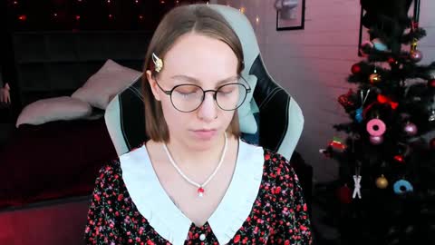 Snapshot of aphexqueen chatting on 12/20/24, 02:16 APHEX QUEEN online show from 12/20/24, 02:16