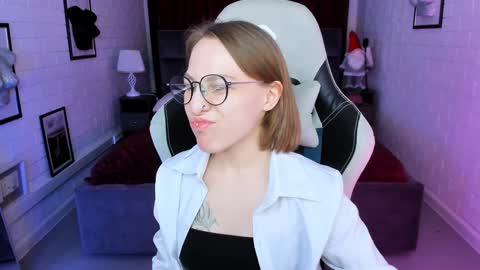 Snapshot of aphexqueen chatting on 01/11/25, 01:22 APHEX QUEEN online show from 01/11/25, 01:22