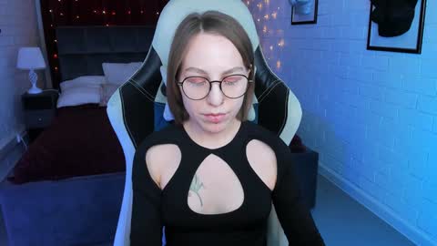 Snapshot of aphexqueen chatting on 01/12/25, 01:05 APHEX QUEEN online show from 01/12/25, 01:05