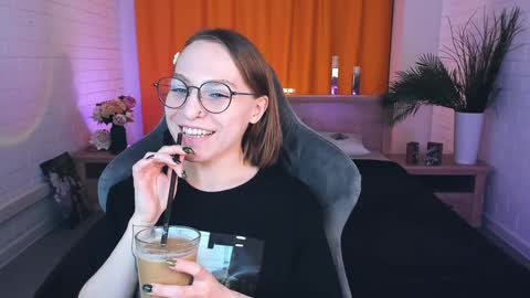 Snapshot of aphexqueen chatting on 01/14/25, 09:24 APHEX QUEEN online show from 01/14/25, 09:24