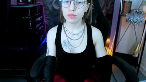 Snapshot of aphexqueen chatting on 01/24/25, 03:24 APHEX QUEEN online show from 01/24/25, 03:24