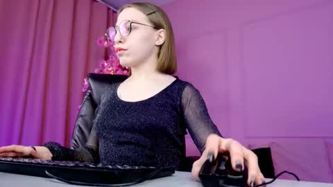 Snapshot of aphexqueen chatting on 01/28/25, 02:10 APHEX QUEEN online show from 01/28/25, 02:10