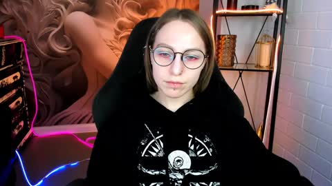 Snapshot of aphexqueen chatting on 02/02/25, 08:19 APHEX QUEEN online show from 02/02/25, 08:19