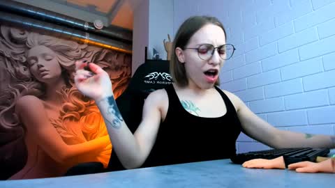 Snapshot of aphexqueen chatting on 02/03/25, 07:10 APHEX QUEEN online show from 02/03/25, 07:10