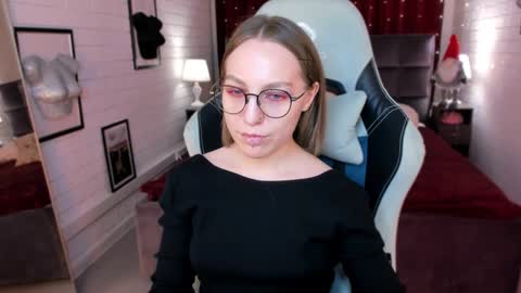 Snapshot of aphexqueen chatting on 02/05/25, 04:47 APHEX QUEEN online show from 02/05/25, 04:47