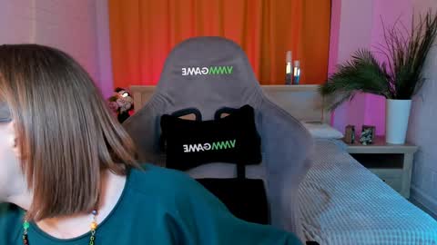 Snapshot of aphexqueen chatting on 02/06/25, 01:32 APHEX QUEEN online show from 02/06/25, 01:32