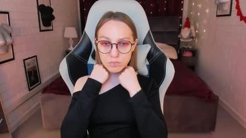 Snapshot of aphexqueen chatting on 02/10/25, 02:16 APHEX QUEEN online show from 02/10/25, 02:16