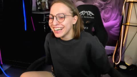 Snapshot of aphexqueen chatting on 02/14/25, 04:20 APHEX QUEEN online show from 02/14/25, 04:20