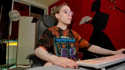 Snapshot of aphexqueen chatting on 02/18/25, 03:21 APHEX QUEEN online show from 02/18/25, 03:21