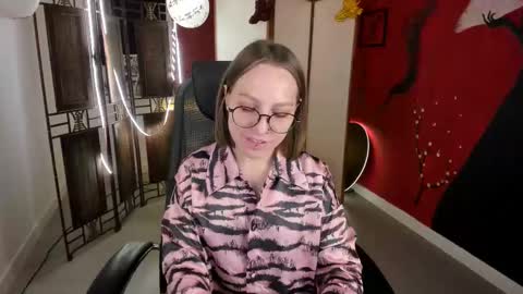 Snapshot of aphexqueen chatting on 02/23/25, 01:10 APHEX QUEEN online show from 02/23/25, 01:10