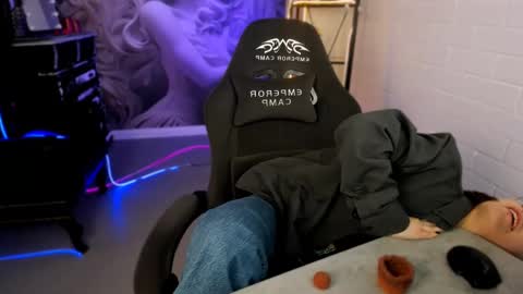 Snapshot of aphexqueen chatting on 02/27/25, 12:13 APHEX QUEEN online show from 02/27/25, 12:13