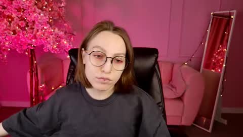 Snapshot of aphexqueen chatting on 03/07/25, 01:18 APHEX QUEEN online show from 03/07/25, 01:18