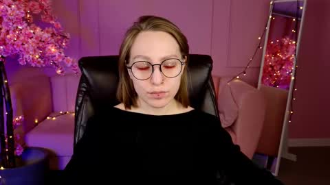 Snapshot of aphexqueen chatting on 03/07/25, 04:22 APHEX QUEEN online show from 03/07/25, 04:22