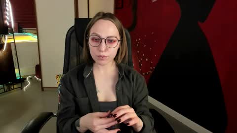 Snapshot of aphexqueen chatting on 03/08/25, 04:06 APHEX QUEEN online show from 03/08/25, 04:06