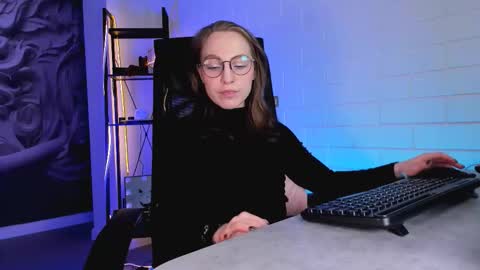 Snapshot of aphexqueen chatting on 03/20/26, 09:25 APHEX QUEEN online show from 03/20/26, 09:25