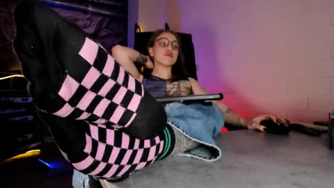 Snapshot of aphexqueen chatting on 04/12/26, 11:15 APHEX QUEEN online show from 04/12/26, 11:15