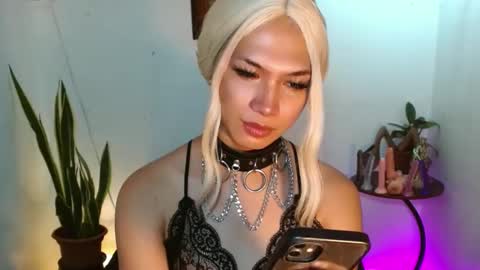 Snapshot of aphr0dite_x chatting on 01/27/25, 02:10 Roman Goddess online show from 01/27/25, 02:10