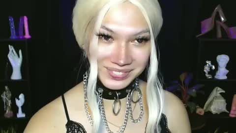 Snapshot of aphr0dite_x chatting on 02/06/25, 09:43 Roman Goddess online show from 02/06/25, 09:43