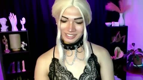 Snapshot of aphr0dite_x chatting on 02/16/25, 01:38 Roman Goddess online show from 02/16/25, 01:38