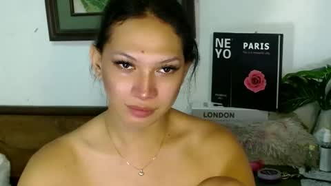 Snapshot of aphr0dite_x chatting on 11/23/25, 03:01 Roman Goddess online show from 11/23/25, 03:01