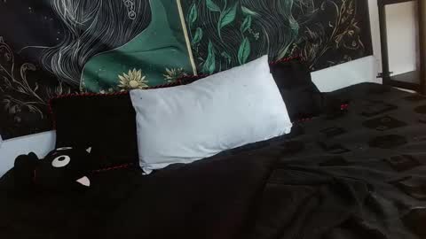 Snapshot of aphrodite__bloom chatting on 02/07/25, 07:27 aphrodite__bloom online show from 02/07/25, 07:27