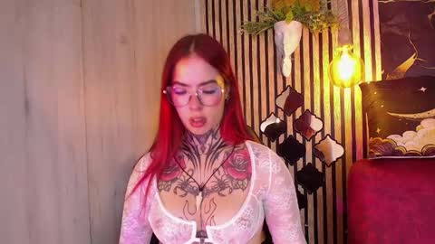 Snapshot of aphrodite__bloom chatting on 05/17/26, 09:00 aphrodite__bloom online show from 05/17/26, 09:00