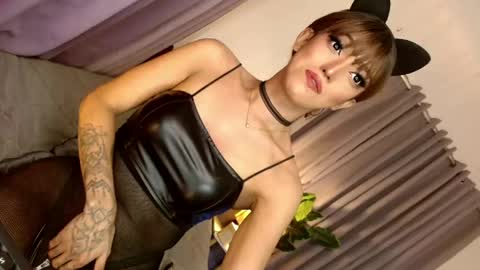 Snapshot of aphrodite_may chatting on 04/16/26, 10:01 kathryn online show from 04/16/26, 10:01