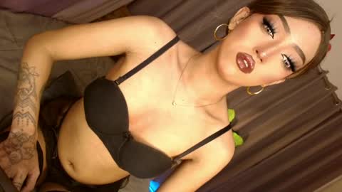 Snapshot of aphrodite_may chatting on 04/21/26, 10:56 kathryn online show from 04/21/26, 10:56