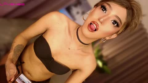 Snapshot of aphrodite_may chatting on 04/24/26, 12:02 kathryn online show from 04/24/26, 12:02