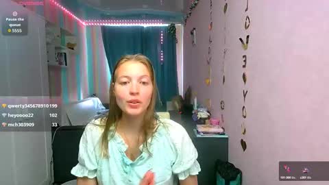 Aphrodite online show from 09/20/25, 08:48