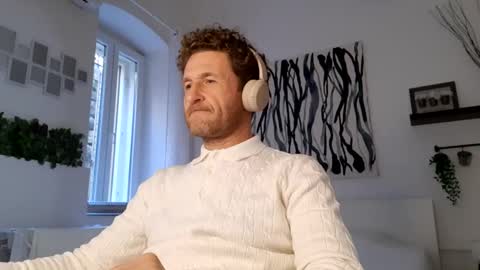 Snapshot of apollobest77 chatting on 02/20/26, 03:45 apollobest77 online show from 02/20/26, 03:45