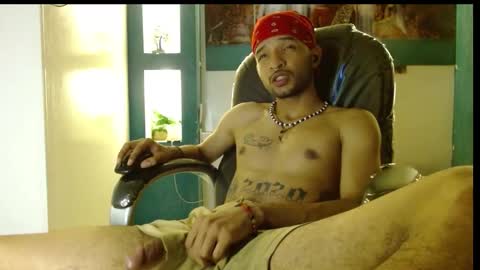 Snapshot of apolo_98 chatting on 12/14/24, 01:38 APOLO online show from 12/14/24, 01:38