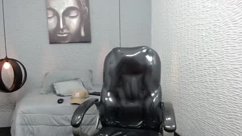 Snapshot of apolo_98 chatting on 12/26/24, 01:21 APOLO online show from 12/26/24, 01:21