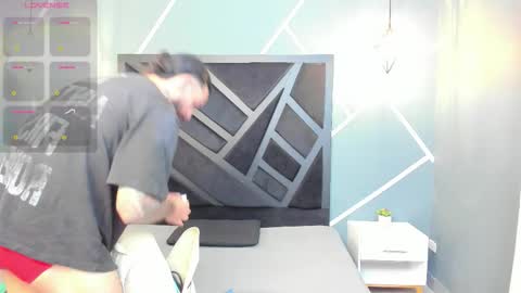 Snapshot of apolo_bianco_ chatting on 12/03/25, 11:03 APOLO online show from 12/03/25, 11:03