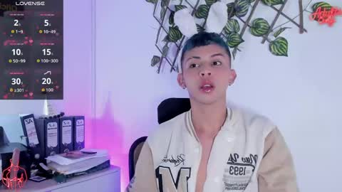 Snapshot of apolo_prince1 chatting on 04/17/26, 04:10 Apolo online show from 04/17/26, 04:10