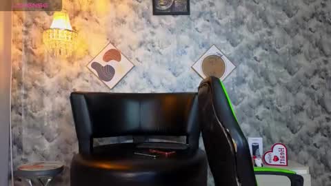 Snapshot of apolo_ryder chatting on 03/25/26, 10:05 APOLO online show from 03/25/26, 10:05