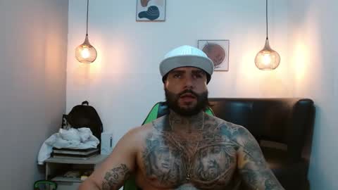 Snapshot of apolo_ryder chatting on 04/30/26, 01:23 APOLO online show from 04/30/26, 01:23