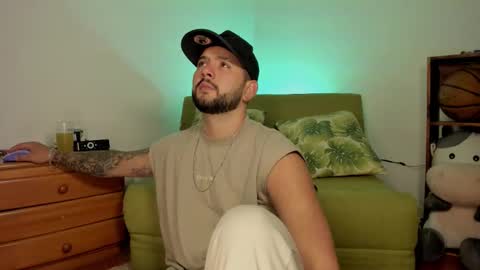 Snapshot of apolorising_ chatting on 10/06/25, 10:40 Lola  Apolo online show from 10/06/25, 10:40