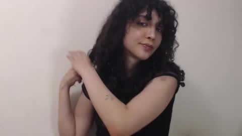 Snapshot of apolosbitch chatting on 03/25/26, 09:10 Nix online show from 03/25/26, 09:10