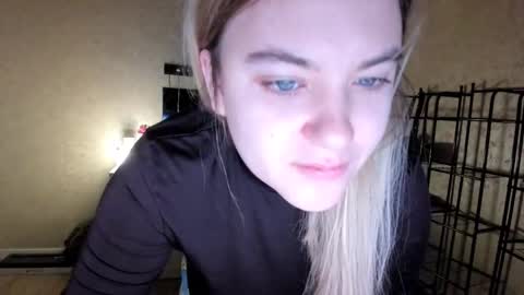 Snapshot of appleyummybuns chatting on 11/03/25, 03:19 appleyummybuns online show from 11/03/25, 03:19