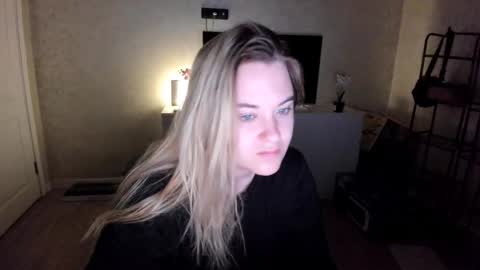 Snapshot of appleyummybuns chatting on 11/15/25, 04:43 appleyummybuns online show from 11/15/25, 04:43