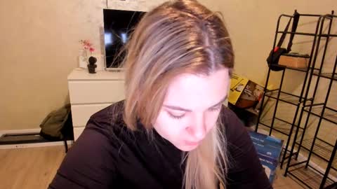 Snapshot of appleyummybuns chatting on 11/17/25, 04:07 appleyummybuns online show from 11/17/25, 04:07