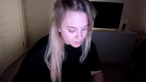 Snapshot of appleyummybuns chatting on 11/17/25, 07:30 appleyummybuns online show from 11/17/25, 07:30