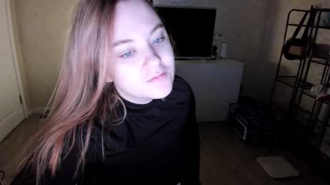 Snapshot of appleyummybuns chatting on 12/01/25, 01:27 appleyummybuns online show from 12/01/25, 01:27