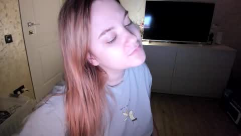 Snapshot of appleyummybuns chatting on 12/02/25, 03:56 appleyummybuns online show from 12/02/25, 03:56